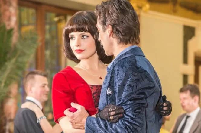 Ile odcinków ma serial Czerwona Królowa? Zaskakujące porównanie dwóch wersji